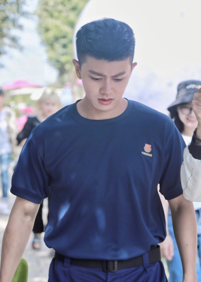 本以为吴亦凡寸头够帅了,看到肖战胡歌更心动,魏大勋最特别!