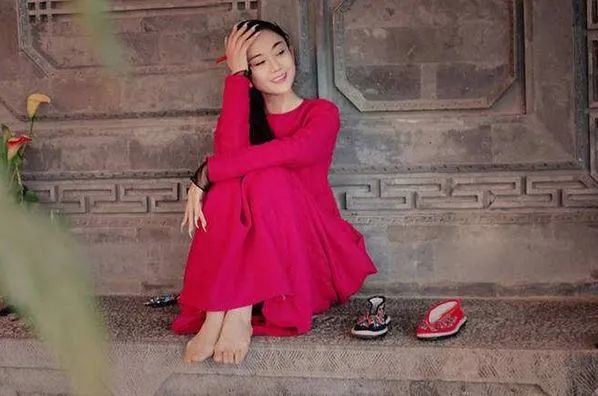 杨丽萍3000万月亮宫被查封外表光鲜亮丽里面肮脏不堪