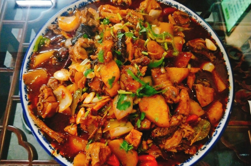 大盘鸡的正宗做法(大盘鸡的正宗做法视频新疆)