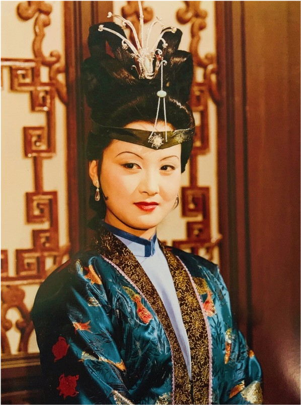 87版红楼梦服饰有多讲究?光王熙凤这3套衣服,就需要细细品味_腾讯新闻