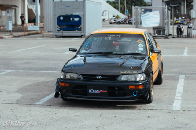 等等,这不就是一辆丰田卡罗拉么?被你这么说好像也没啥毛病.