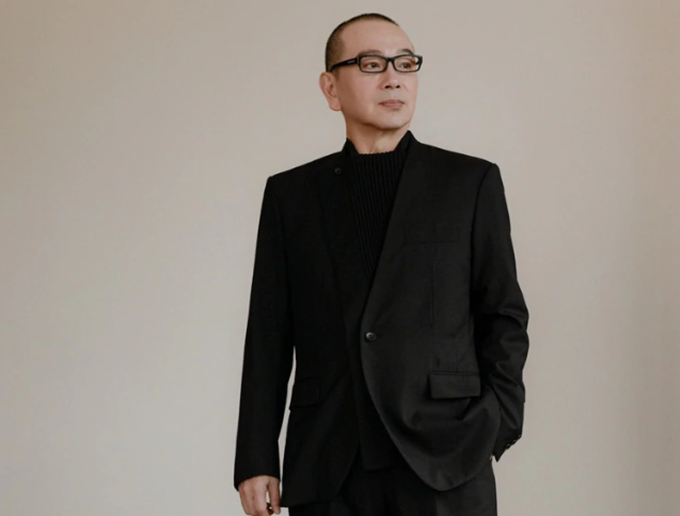 老当益壮64岁老戏骨张晨光变肌肉男展示6块腹肌身材不输小伙