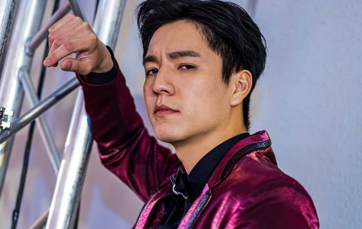 吴伟豪拥有着比同龄人更成熟的长相,磨练多年之后他的演技也可圈可点