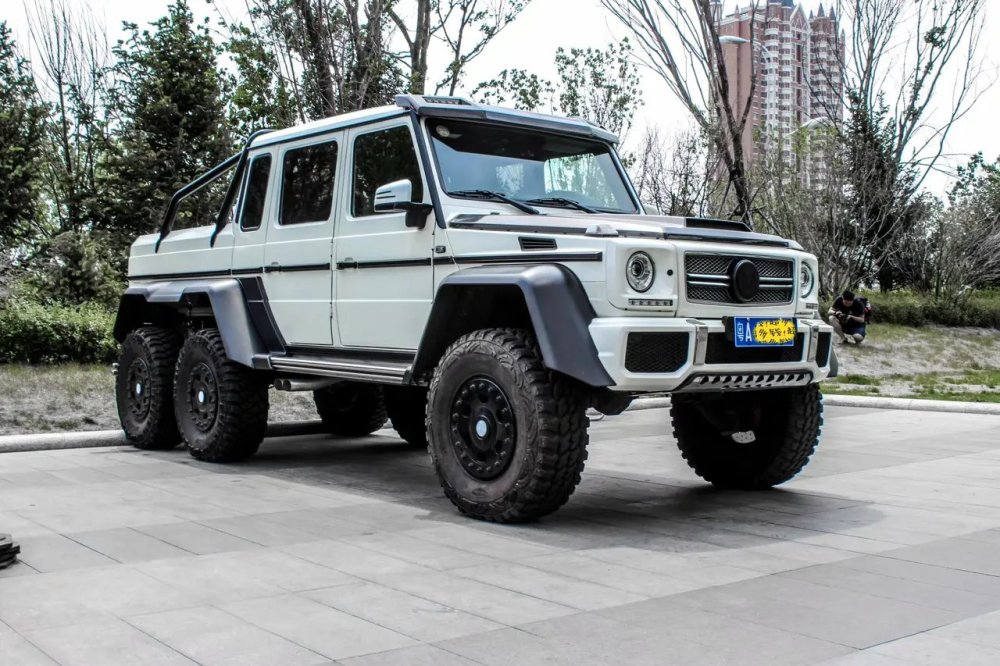 千萬的奔馳g63 amg 6x6 mansory改裝版_騰訊新聞