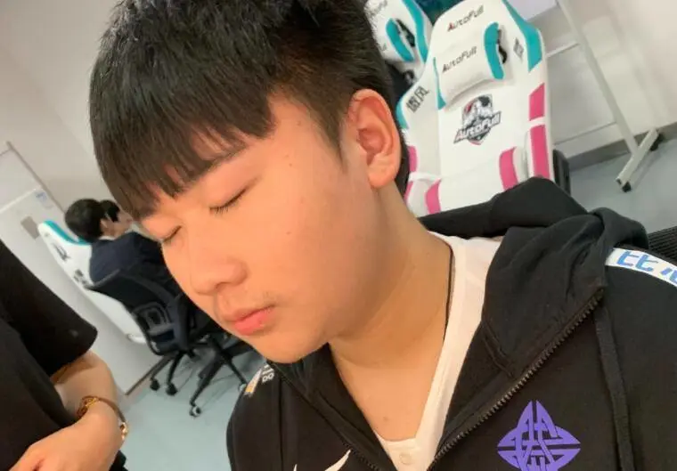 wei这名之前发挥出色的新人打野选手能为新生代的rng带来出色的化学