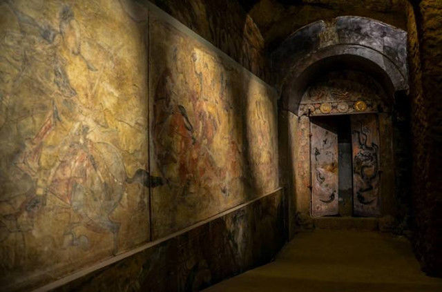 此墓内竟然有毒气,考古专家进入后中毒,头发变得稀疏!