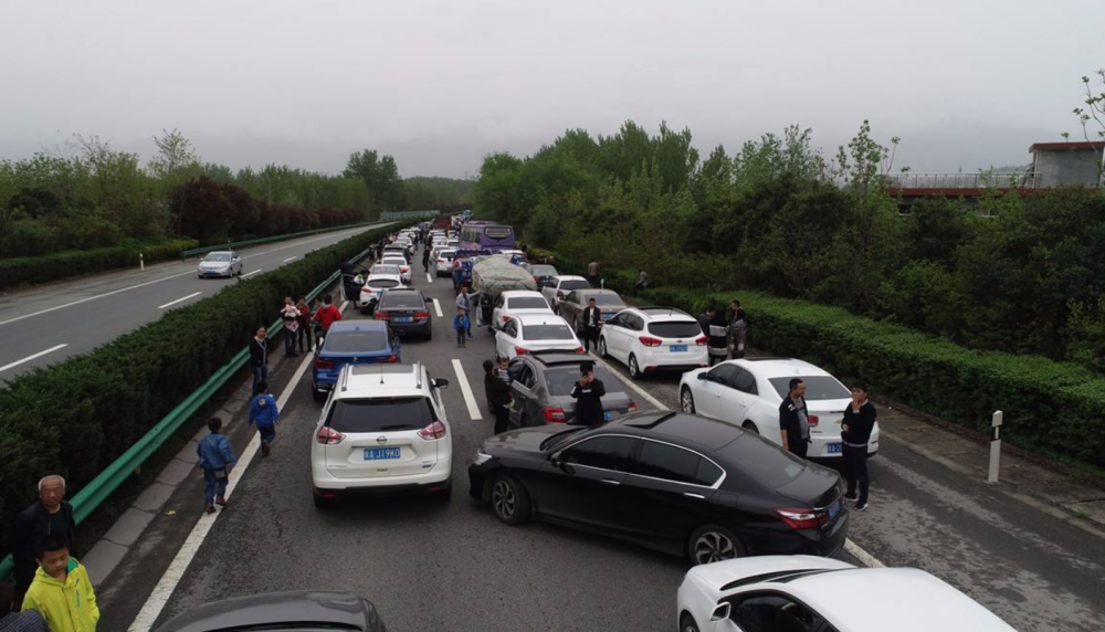 为何年年十一假期高速堵车专家都是这些私家车惹的祸