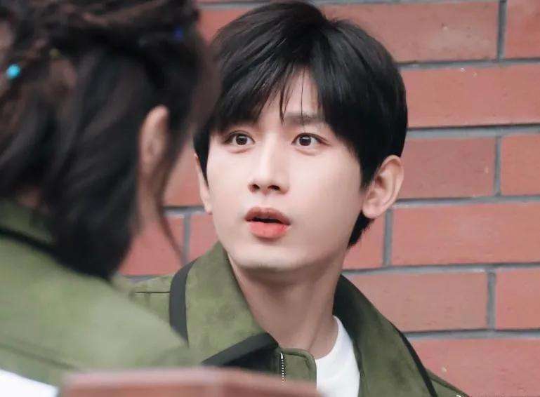 影响排行榜_回顾4月艺人网络影响排行榜,肖战登顶夺冠,00后妹妹脱颖而