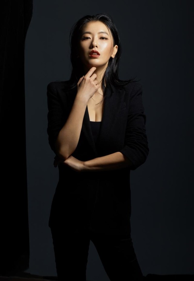 《让子弹飞》中因胸爆红,10年后赵铭再复出:"欲姐"变"御姐",想摆脱"