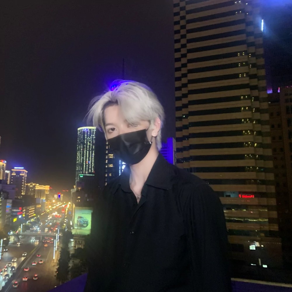 终于盼到七鹤大人露全脸看到摘下口罩的样子黑粉都沸腾了