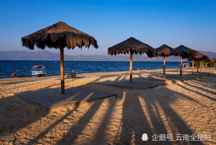 夕阳照射下:云南芜仙湖的橙色之美_腾讯新闻