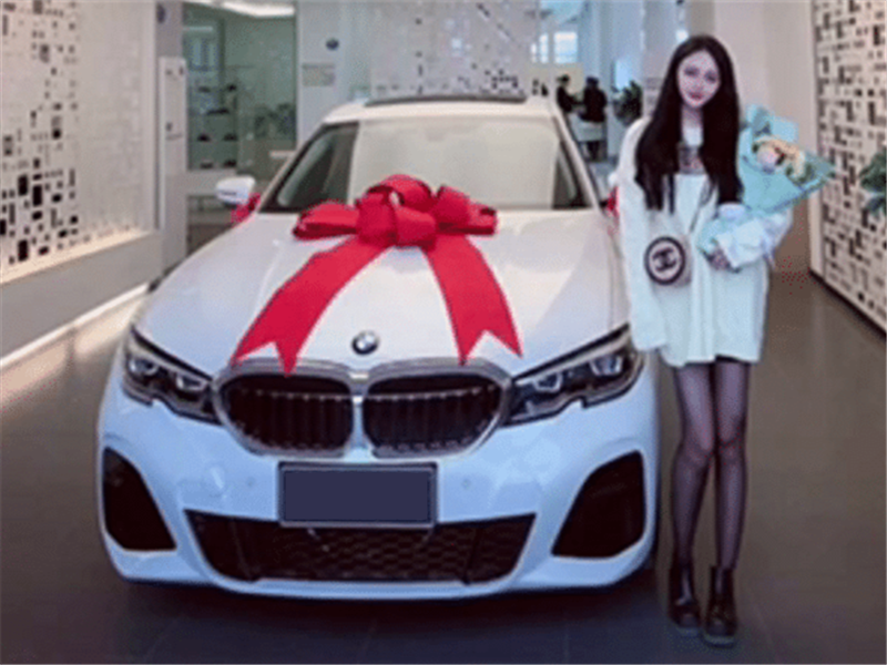 美女与宝马3系合拍,修图只为p出大长腿,网友笑翻:轿车变suv!_腾讯新闻