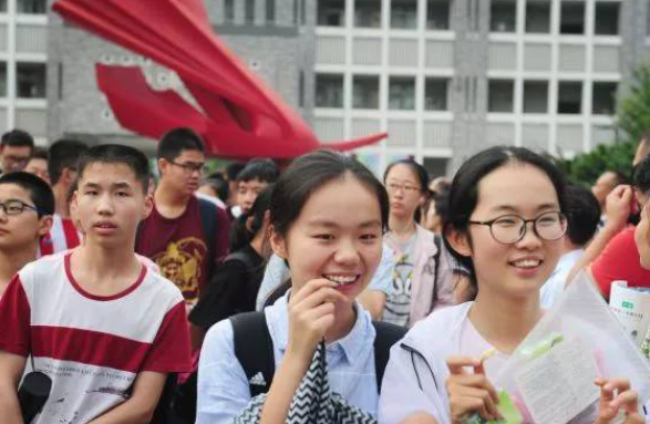 全班只有1个考上重点高中的学生,高考结果直线下降,大家很意外