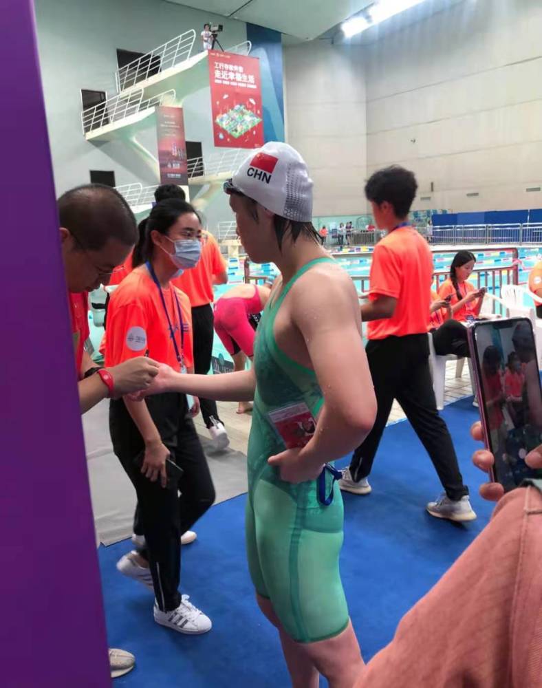 叶诗文比赛照身材壮硕肌肉显眼依旧是中国泳坛成绩最好队员