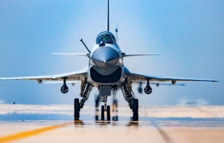 歼10在演习中脱颖而出美国禁售f16巴基斯坦该重新选择了