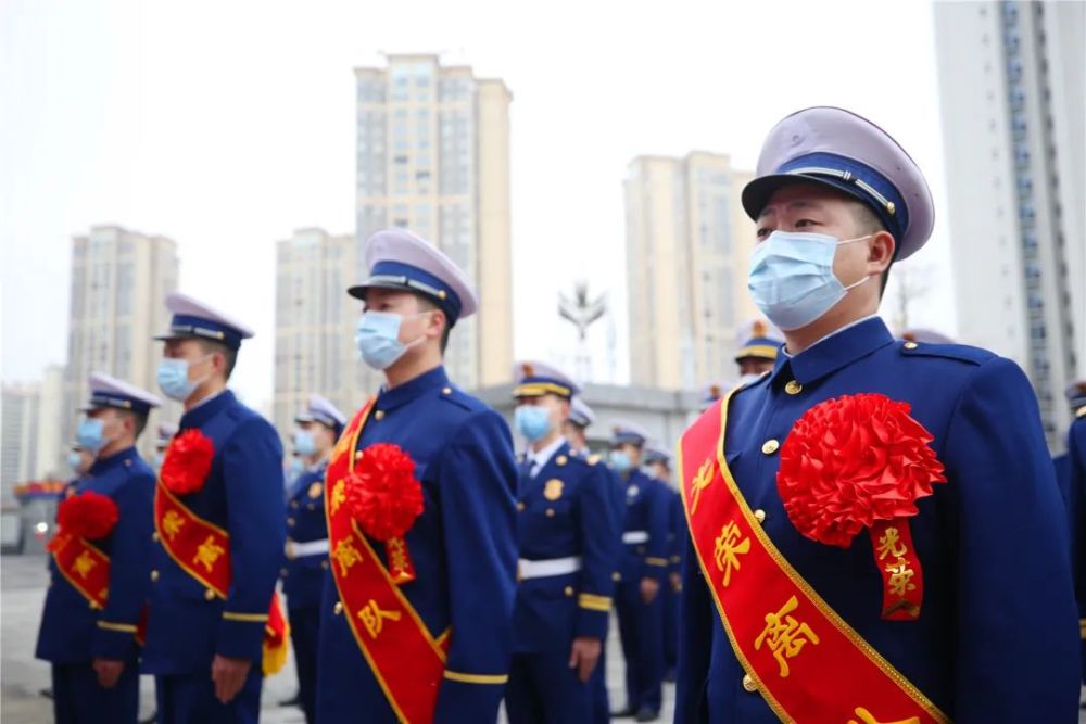 八千里路云和月,今日转身亦出征!广安消防欢送队友_腾讯新闻