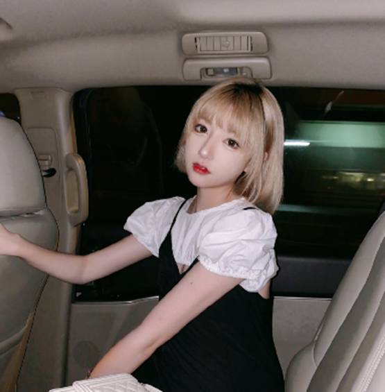 咬米人气都是假的天价陪玩最美女网管都没用开播后观众只有1600多