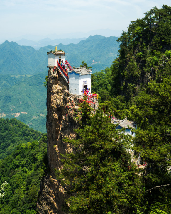 塔雲山的上一顆明珠:只由四根柱子撐起,矗立1600米高空近500年