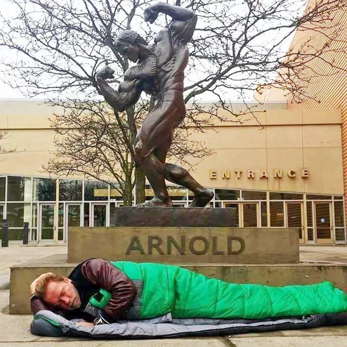 曾经当他是加利福尼亚州州长时,出席了这家以他的雕像为名的酒店的