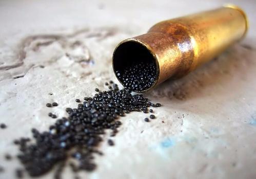 小区门口竟然发现定时爆炸装置时间被设置在半小时之后