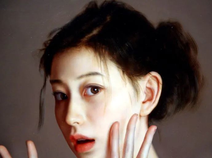 李贵君作 《呼吸》80厘米直径 布面油画2016对于选模特李贵君早先煞