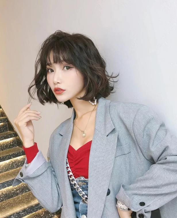 2021年最新发型来了,提前换上这4款,很美还瘦脸!_腾讯新闻
