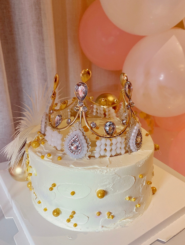 任敏过21岁生日,有谁注意她的"蛋糕形状",这辈子我第一次见