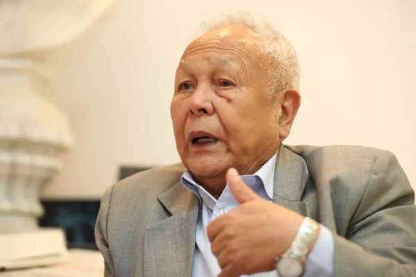 谨以此书献给"九叶派"硕果仅存的大诗人郑敏先生100岁生日.