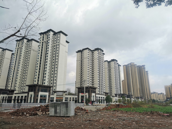 四川眉山视高楼市投资热退潮:交房两年二手房原价待售_腾讯新闻