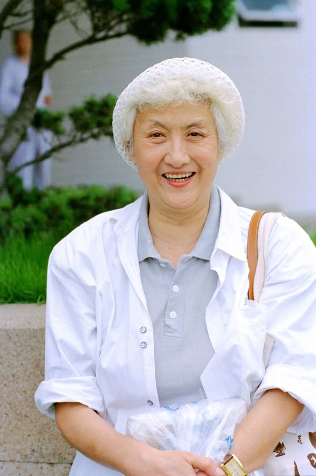 悼念黄宗英苦恼人的微笑