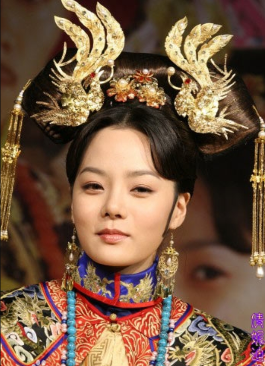 蔡琳被开发出古装天赋,饰演《康熙秘史》中的皇后赫舍里氏