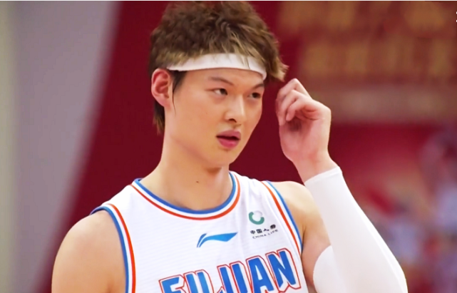 王哲林22分17篮板打出最硬一战福建第二胜他居功至伟