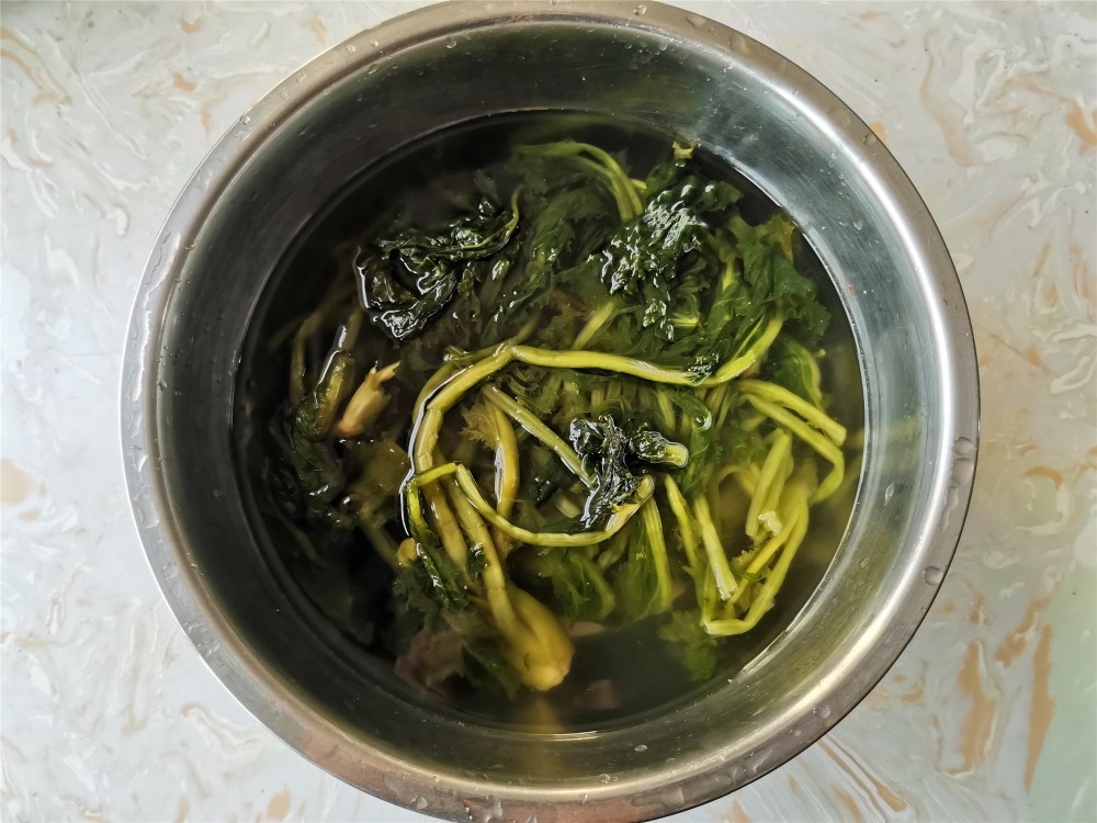 雪里蕻这样简单炒一炒,咸香味美,营养开胃,比吃肉还下饭