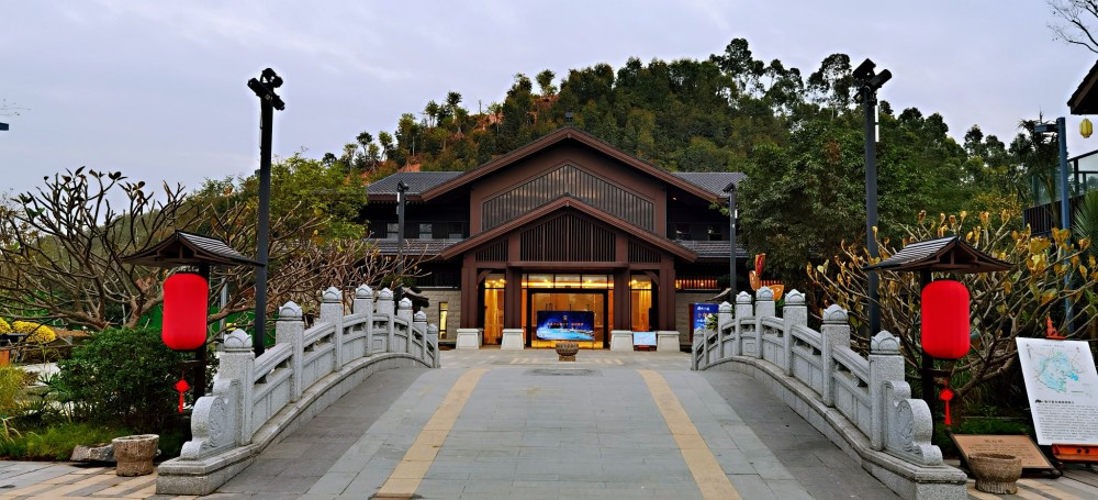 四口之家開著房車旅行在肇慶研究珠江流域在雲浮參觀禪域小鎮