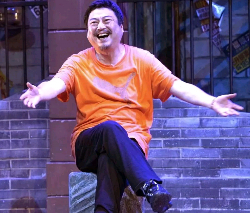 装台李传缨从西安出去的疤叔用接地气表演让角色深入人心