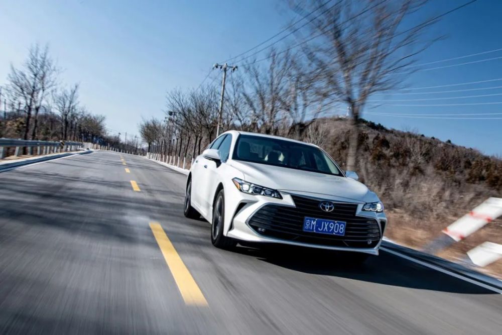 大胆颠覆陈规 体验一汽丰田亚洲龙2.0l xle