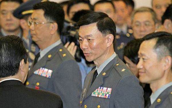 台陆军退役少将解放军坦克巷战无效网友能把你打得渣都不剩