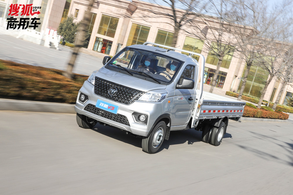 舒适载货两手抓试驾福田祥菱v3宽体微卡