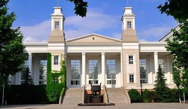 南京工业大学的前身是南京化工学院和南京建筑工程学院,拥有百年办学