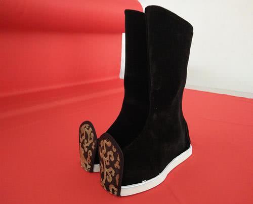 为什么历史上的包拯的官帽比别人的长三尺呢