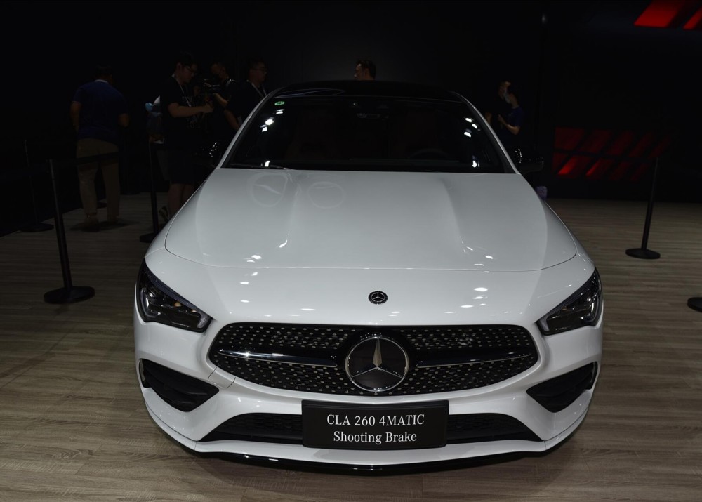 全新奔驰cla亮相20t加速仅6秒落地33万新造型真霸气