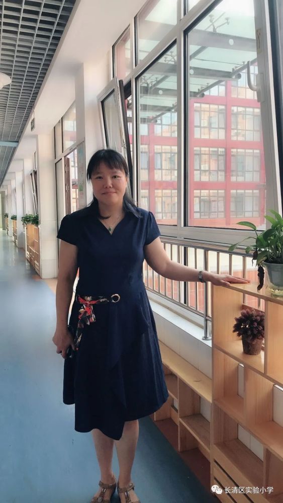 她,就是孟静老师,六年级的一名数学老师,也是一名班主任.