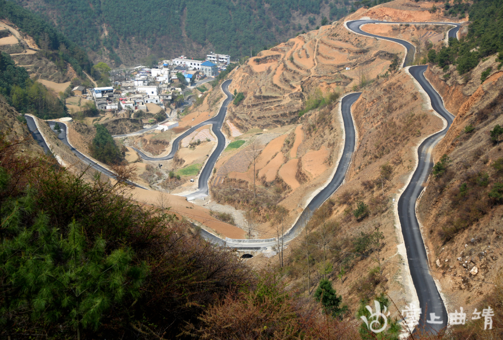 推進會澤至宣威,麒麟,東川,巧家的高等級公路建設,完成建制村通暢工程