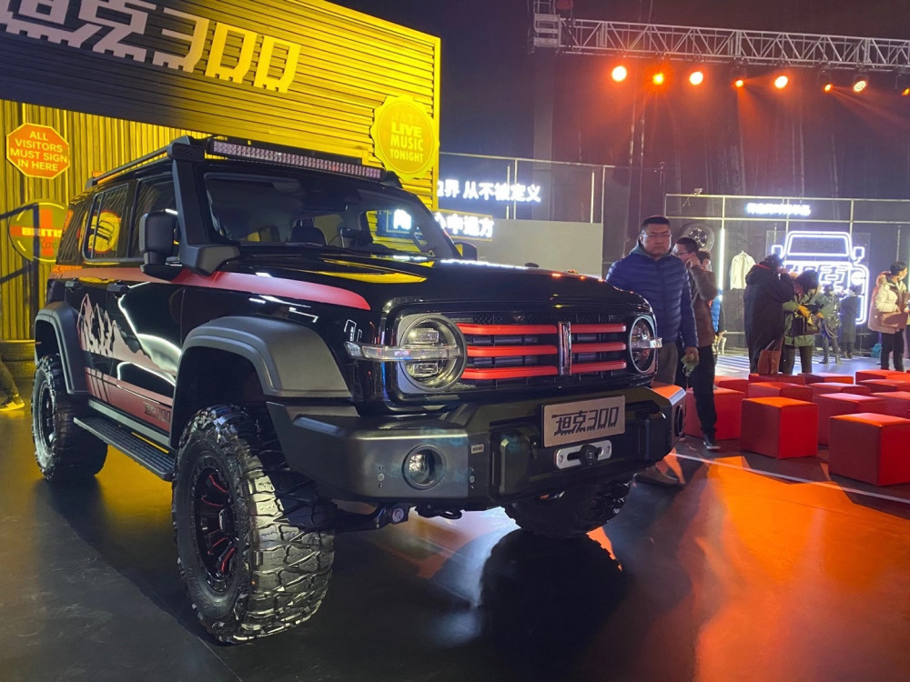 wey首款硬派越野坦克300正式上市售1758万起