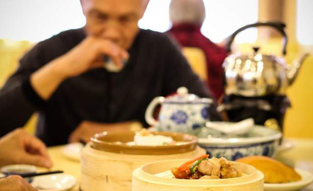 东北姥爷遇上早茶刺客 腾讯网