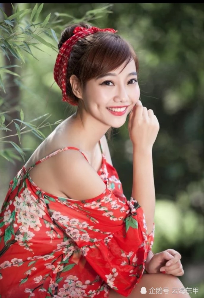 有酒窝的女孩儿,一般都爱笑,笑的甜美又清新,就更容易获得好人缘儿!