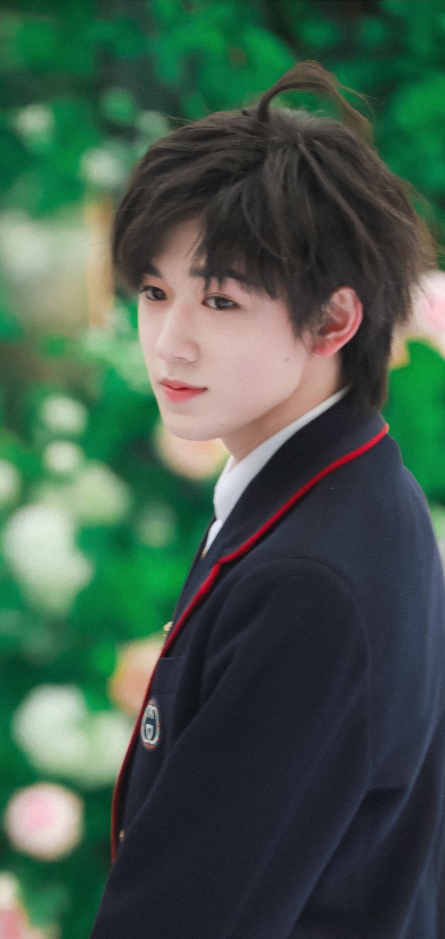 宋亚轩青春帅气写真高清壁纸