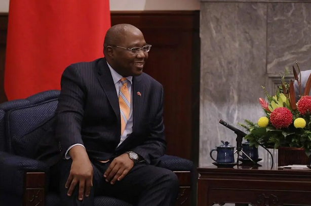 二,斯威士兰王国首相安布罗斯·曼德沃·德拉米尼