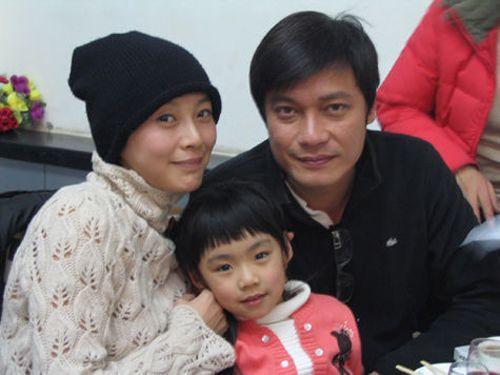 罗嘉良在与方敏仪离婚不到半年时间,就高调宣布迎娶小娇妻.