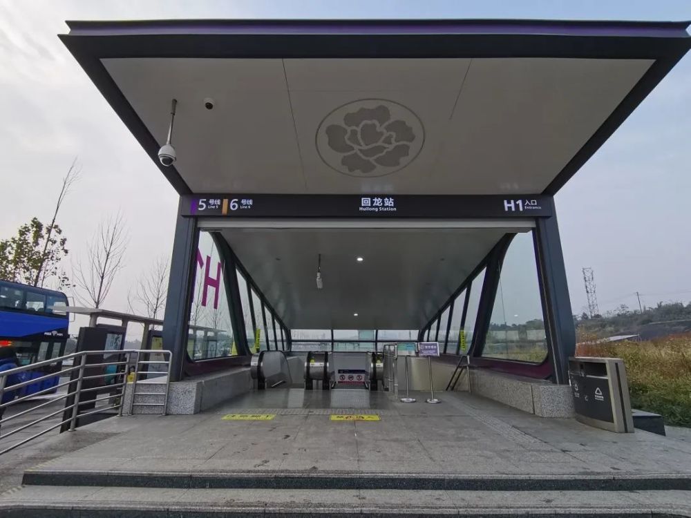 车的方式6号线采用早间首班车多点发车,6号线至此,双流进入6地铁时代!